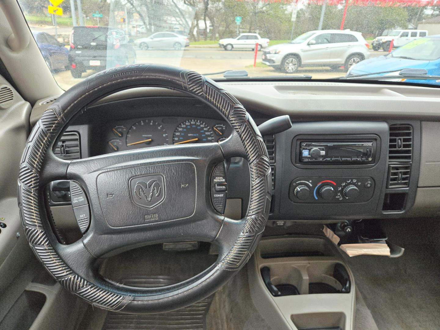 2001 GREEN Dodge Dakota (1B7GL2AN31S) with an 4.7L V8 F OHV engine, Automatic transmission, located at 503 West Court, Seguin, TX, 78155, (830) 379-3373, 29.568621, -97.969803 - Photo#5